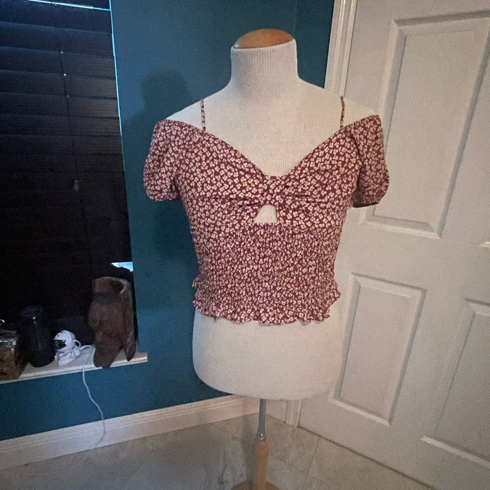 Cute XL blouse you can wear off shoulder or not